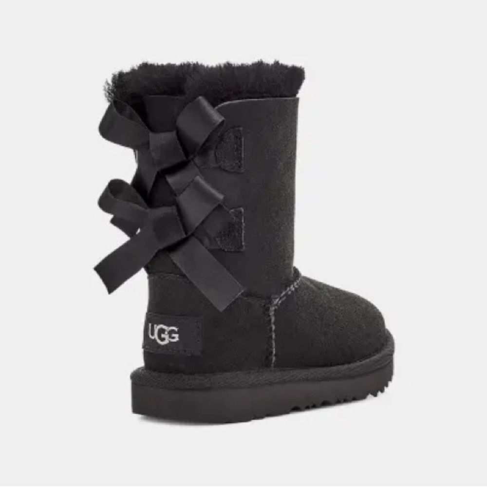 UGGS Bailey Bow boots - Toddler size 6
